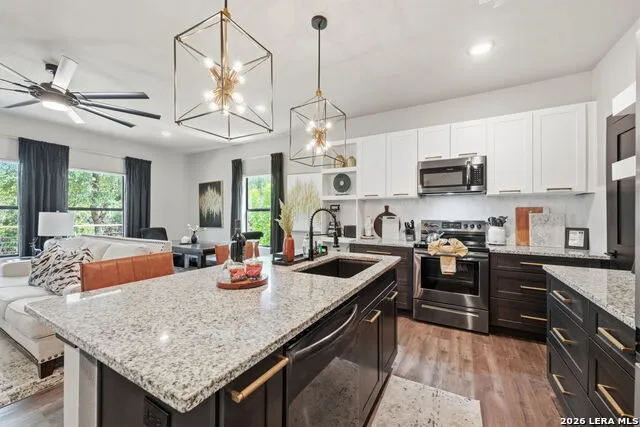 713 Firefly Dr Canyon Lake, TX 78133