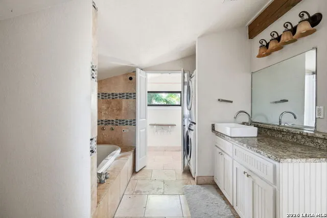 606 E AUSTIN ST Luling, TX 78648