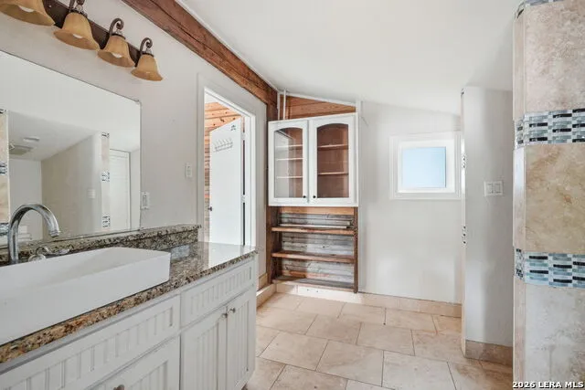 606 E AUSTIN ST Luling, TX 78648
