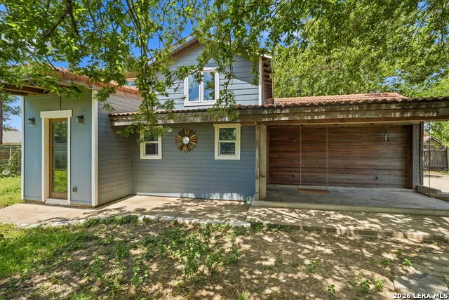 606 E AUSTIN ST Luling, TX 78648