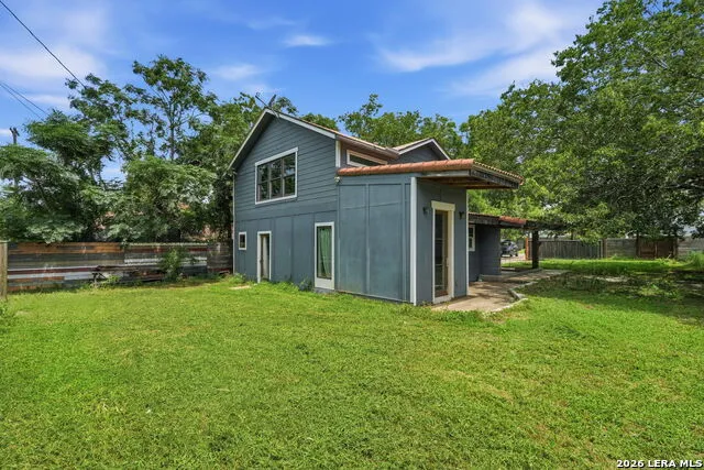 606 E AUSTIN ST Luling, TX 78648