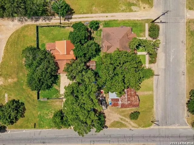 606 E AUSTIN ST Luling, TX 78648