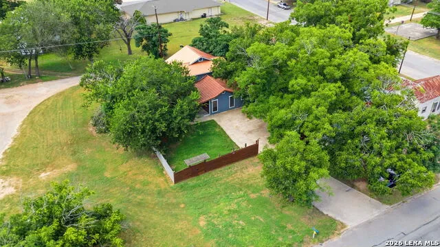 606 E AUSTIN ST Luling, TX 78648