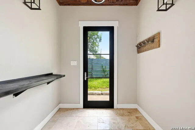 606 E AUSTIN ST Luling, TX 78648