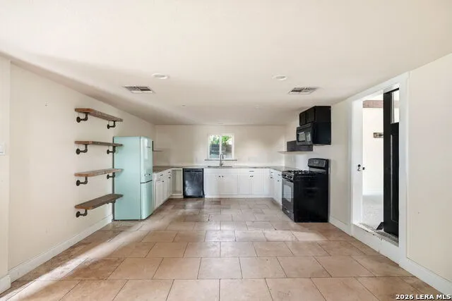 606 E AUSTIN ST Luling, TX 78648