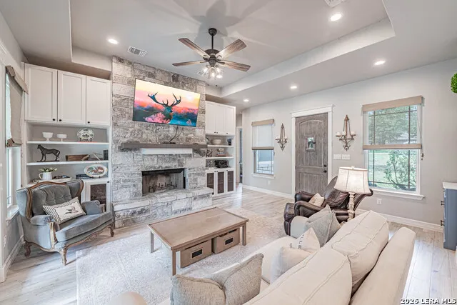 263 CIBOLO RIDGE DR La Vernia, TX 78121