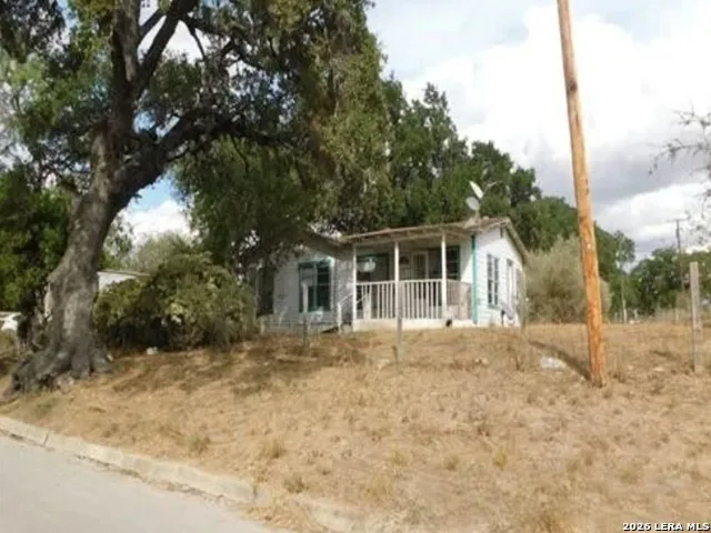210 Colwell Street Pleasanton, TX 78064