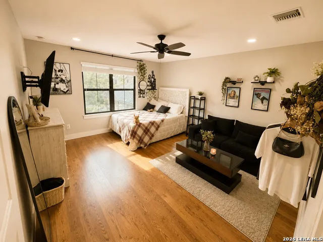 1805 San Jacinto Castroville, TX 78009