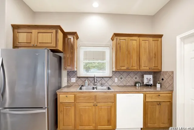 174 Edgewood Bandera, TX 78003