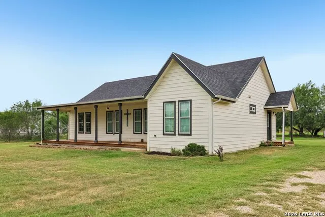 1213 County Road 1670 Moore, TX 78057