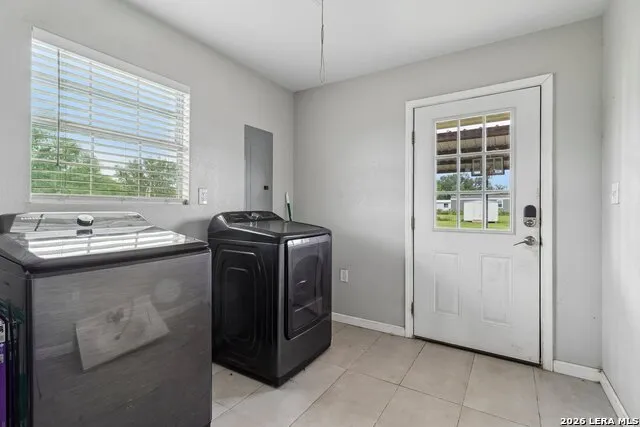1213 County Road 1670 Moore, TX 78057