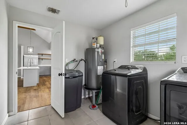 1213 County Road 1670 Moore, TX 78057