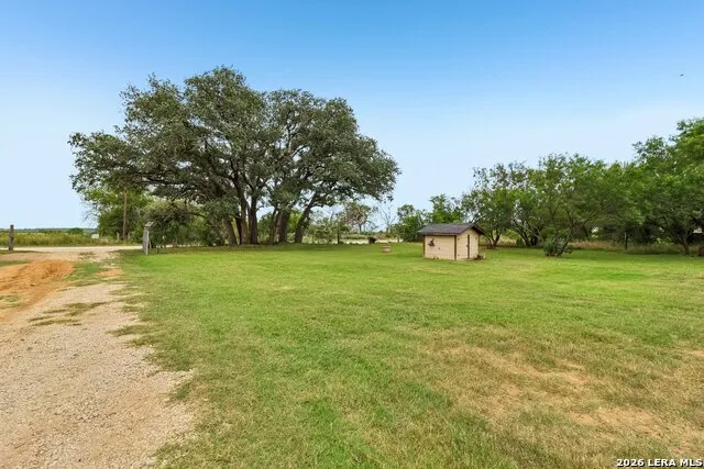 1213 County Road 1670 Moore, TX 78057