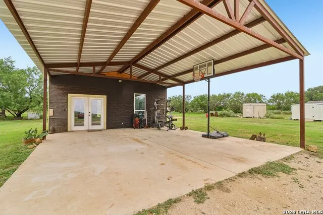1213 County Road 1670 Moore, TX 78057