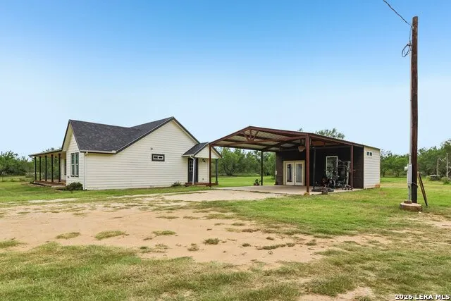 1213 County Road 1670 Moore, TX 78057