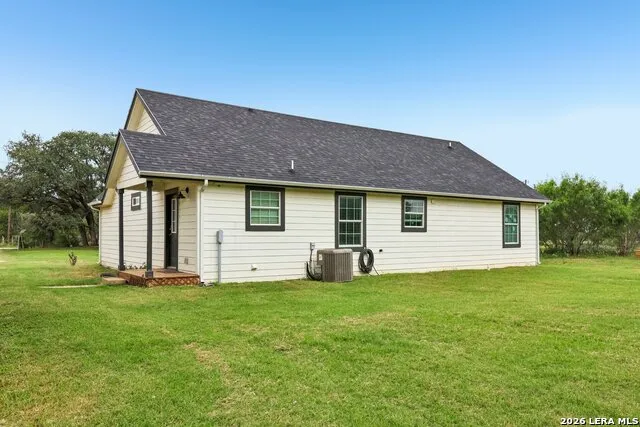 1213 County Road 1670 Moore, TX 78057