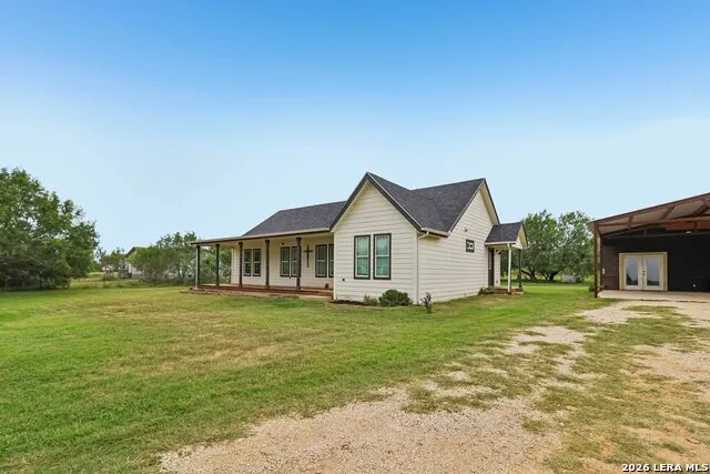 1213 County Road 1670 Moore, TX 78057