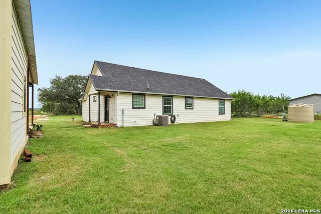 1213 County Road 1670 Moore, TX 78057