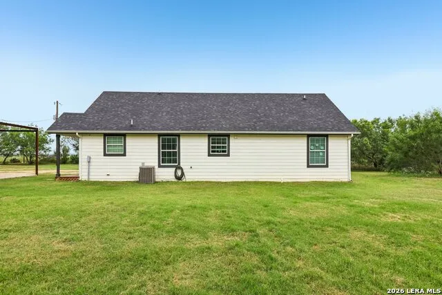 1213 County Road 1670 Moore, TX 78057