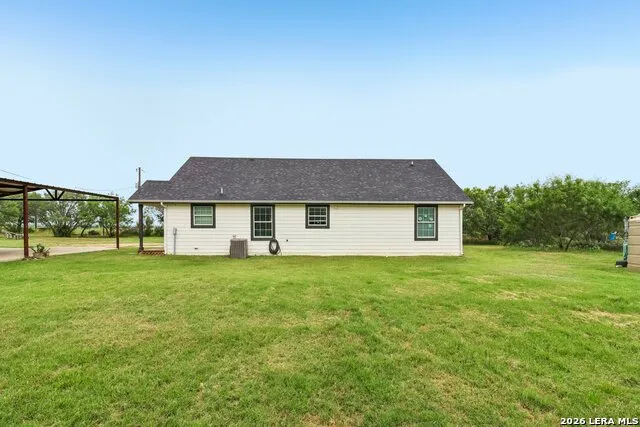 1213 County Road 1670 Moore, TX 78057