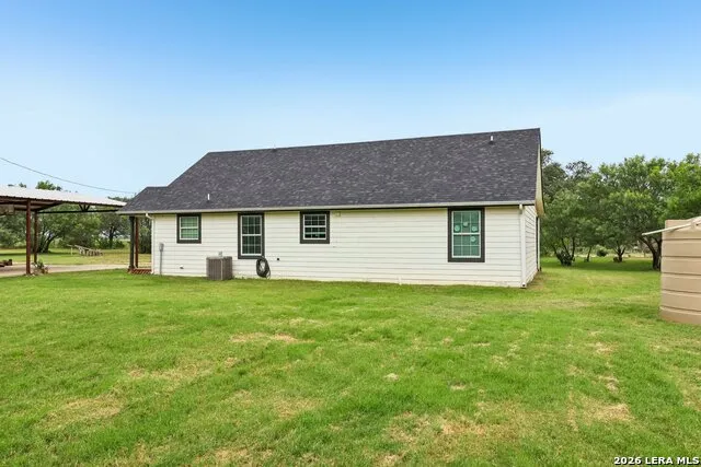 1213 County Road 1670 Moore, TX 78057