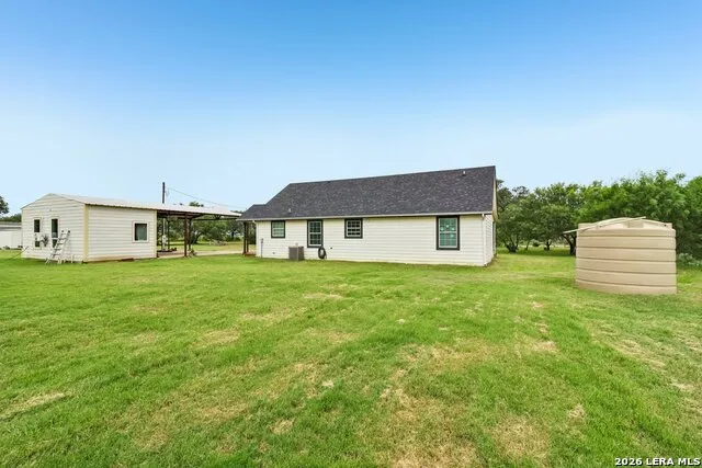 1213 County Road 1670 Moore, TX 78057