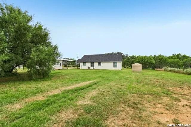1213 County Road 1670 Moore, TX 78057
