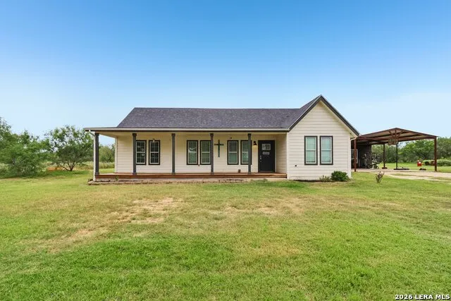 1213 County Road 1670 Moore, TX 78057