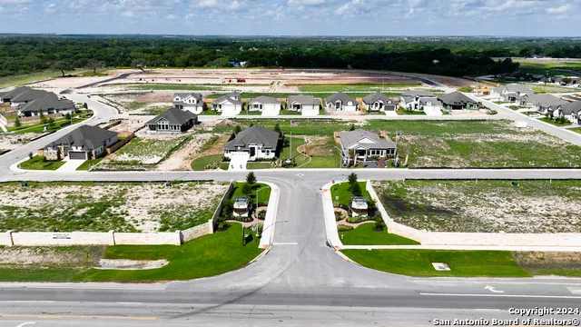 321 SAWTOOTH OAK DR Seguin, TX 78155