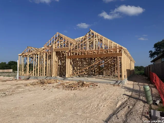 321 SAWTOOTH OAK DR Seguin, TX 78155