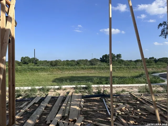 321 SAWTOOTH OAK DR Seguin, TX 78155