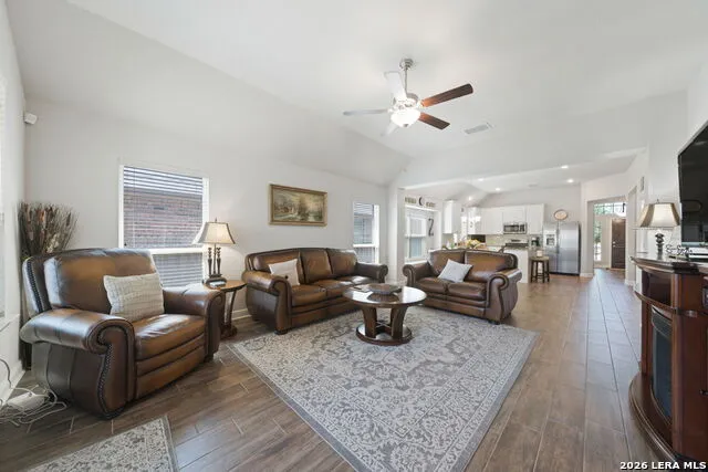 340 Cortijo Cibolo, TX 78108