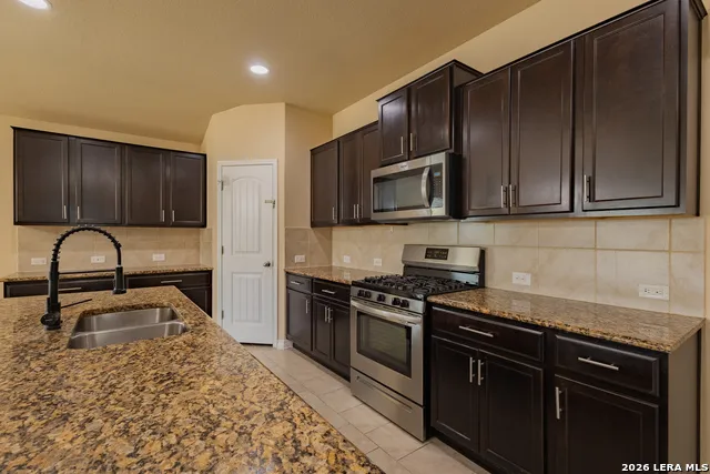 8713 Ironwood Hl San Antonio, TX 78254