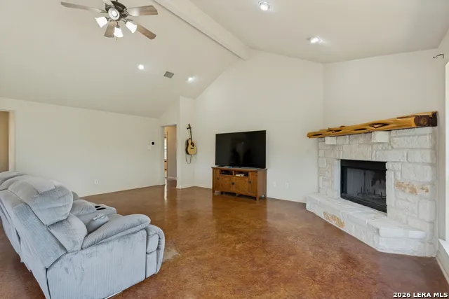 421 Armadillo Trail Dr E Comfort, TX 78013