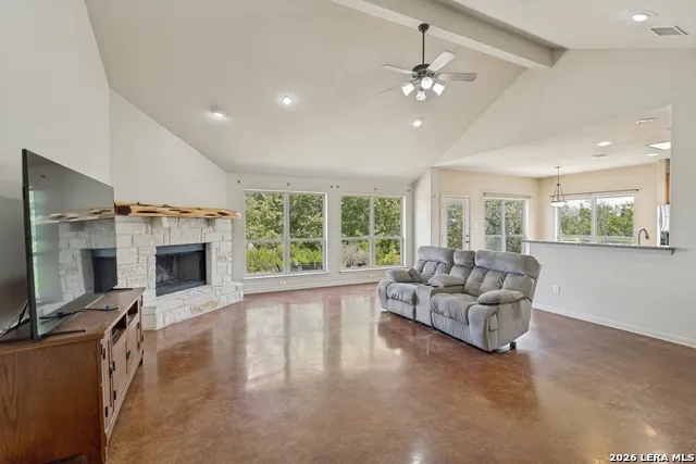 421 Armadillo Trail Dr E Comfort, TX 78013