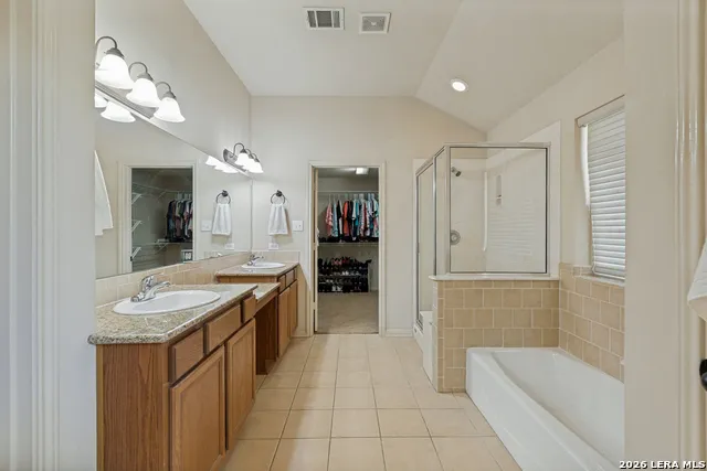 421 Armadillo Trail Dr E Comfort, TX 78013