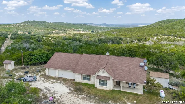 421 Armadillo Trail Dr E Comfort, TX 78013