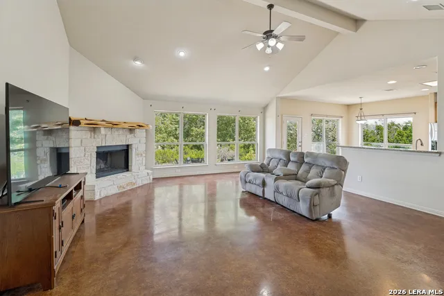 421 Armadillo Trail Dr E Comfort, TX 78013