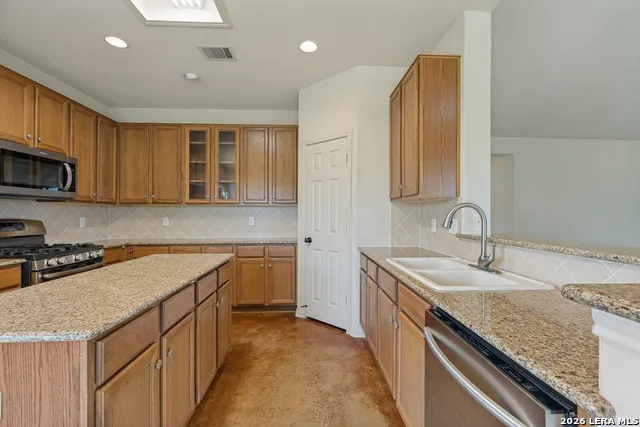 421 Armadillo Trail Dr E Comfort, TX 78013