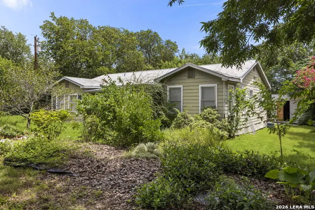 1521 S MESQUITE AVE New Braunfels, TX 78130