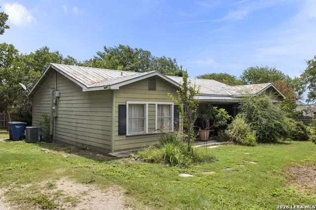 1521 S MESQUITE AVE New Braunfels, TX 78130