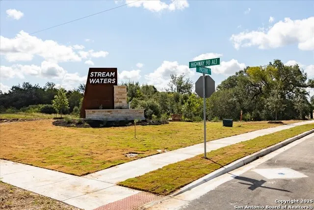 138 STREAM ST Seguin, TX 78155