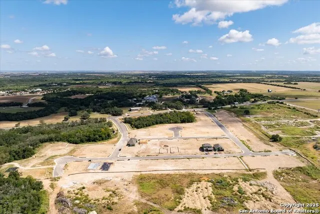 138 STREAM ST Seguin, TX 78155