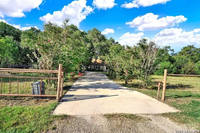 473 County Road 375 San Antonio, TX 78253
