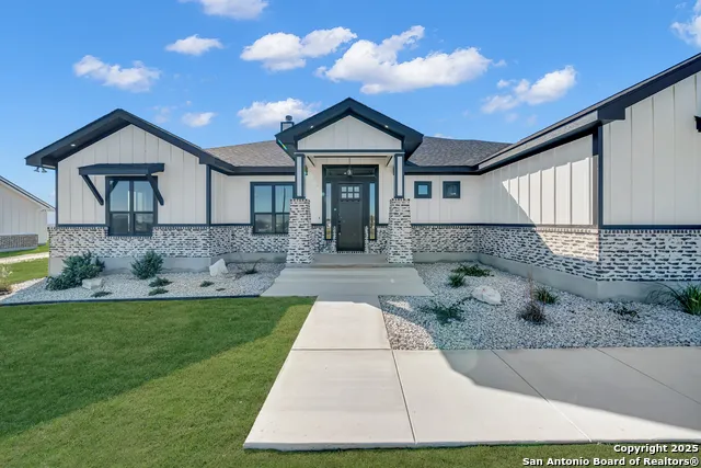 158 Estates Dr La Vernia, TX 78121