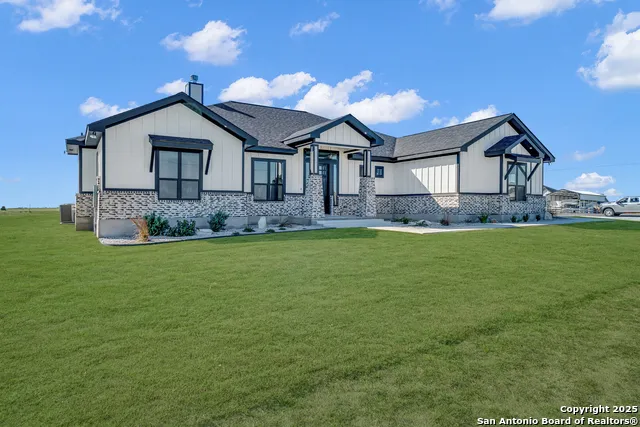 158 Estates Dr La Vernia, TX 78121