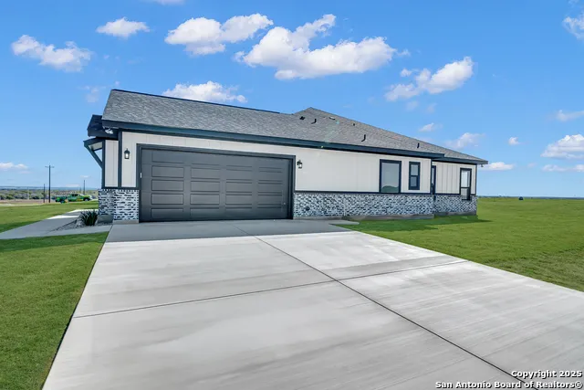 158 Estates Dr La Vernia, TX 78121