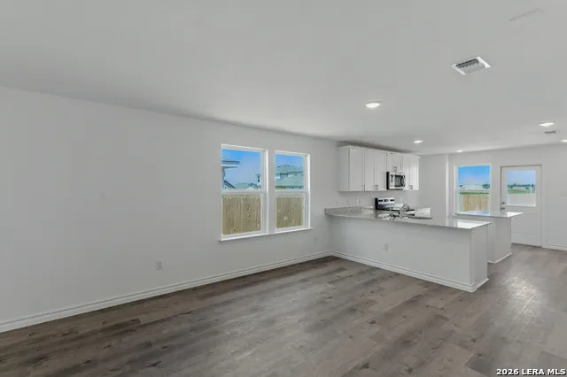 503 RAVEN ROW Marion, TX 78124