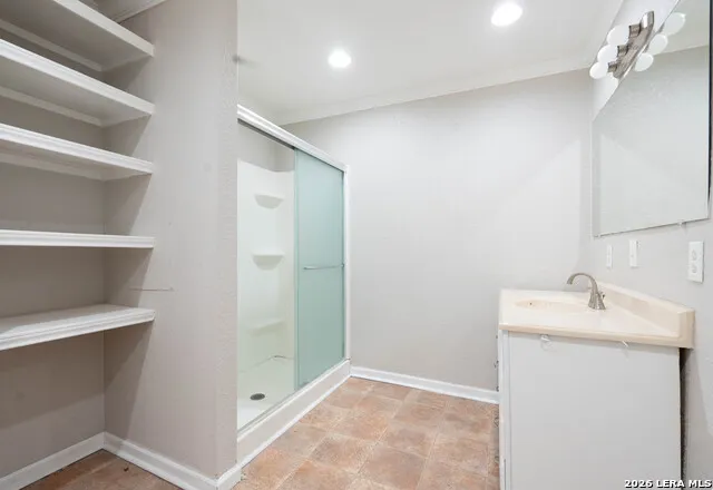 620 Viewpoint Dr Poteet, TX 78065