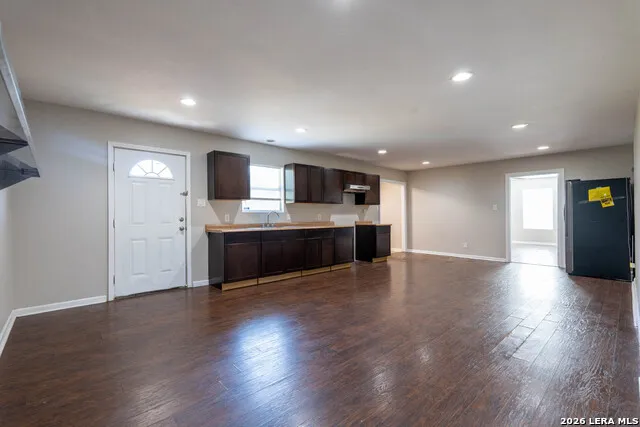 620 Viewpoint Dr Poteet, TX 78065